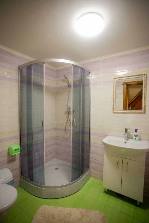Сервус Guest Hotell Jaremtsje Eksteriør bilde